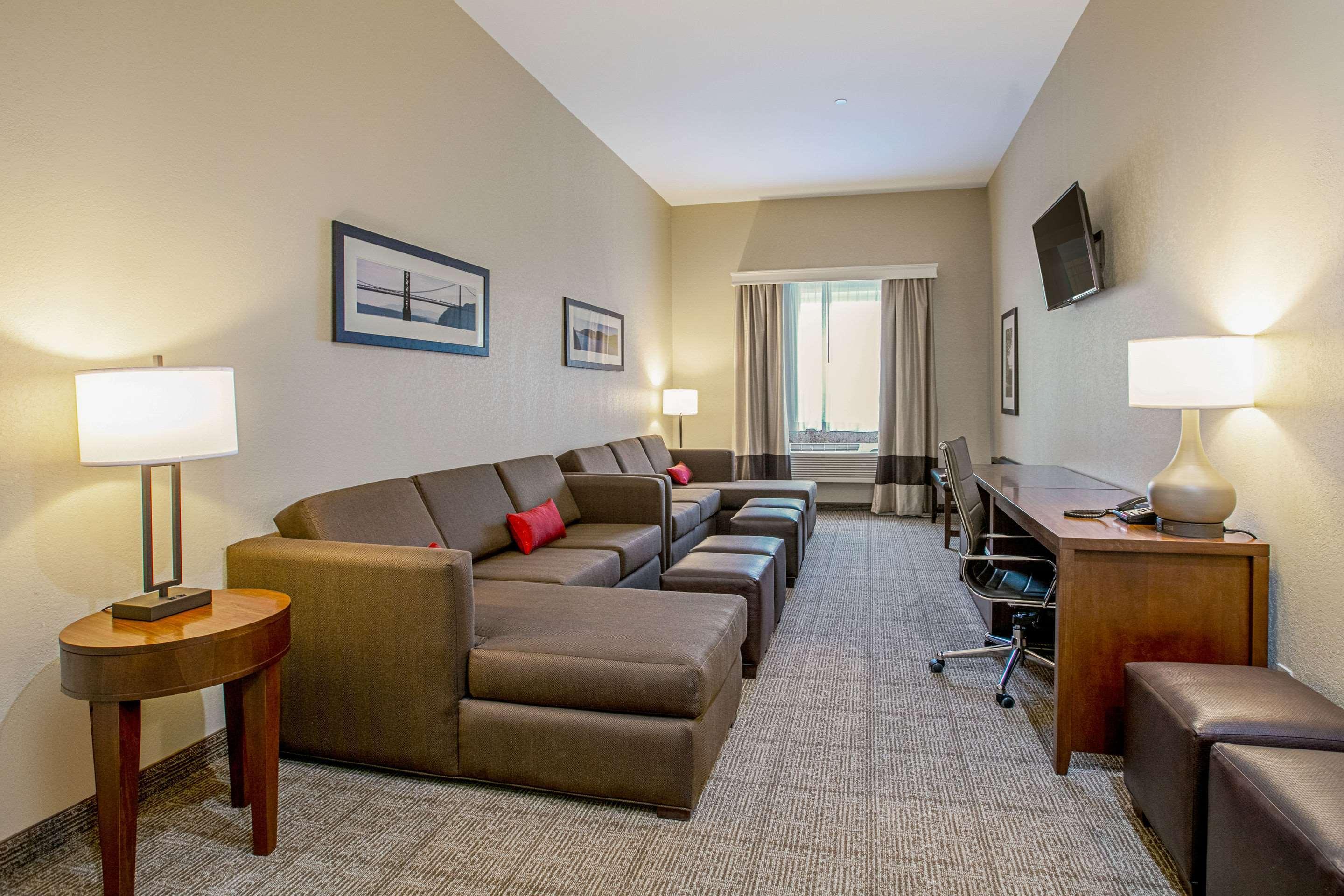 Comfort Suites Fishkill Near Interstate 84 Buitenkant foto